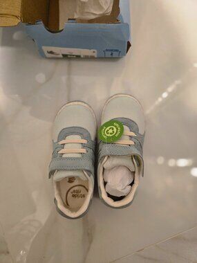 Stride Rite Fern Sneaker in Sage size 8M